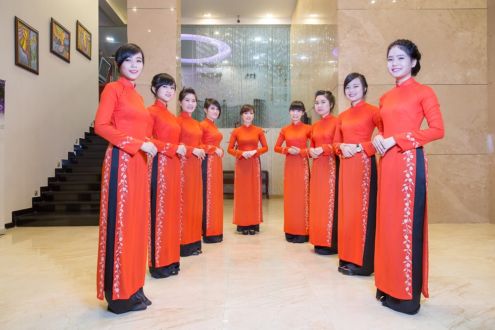 Trang phục lễ tân nhà hàng Việt Nam