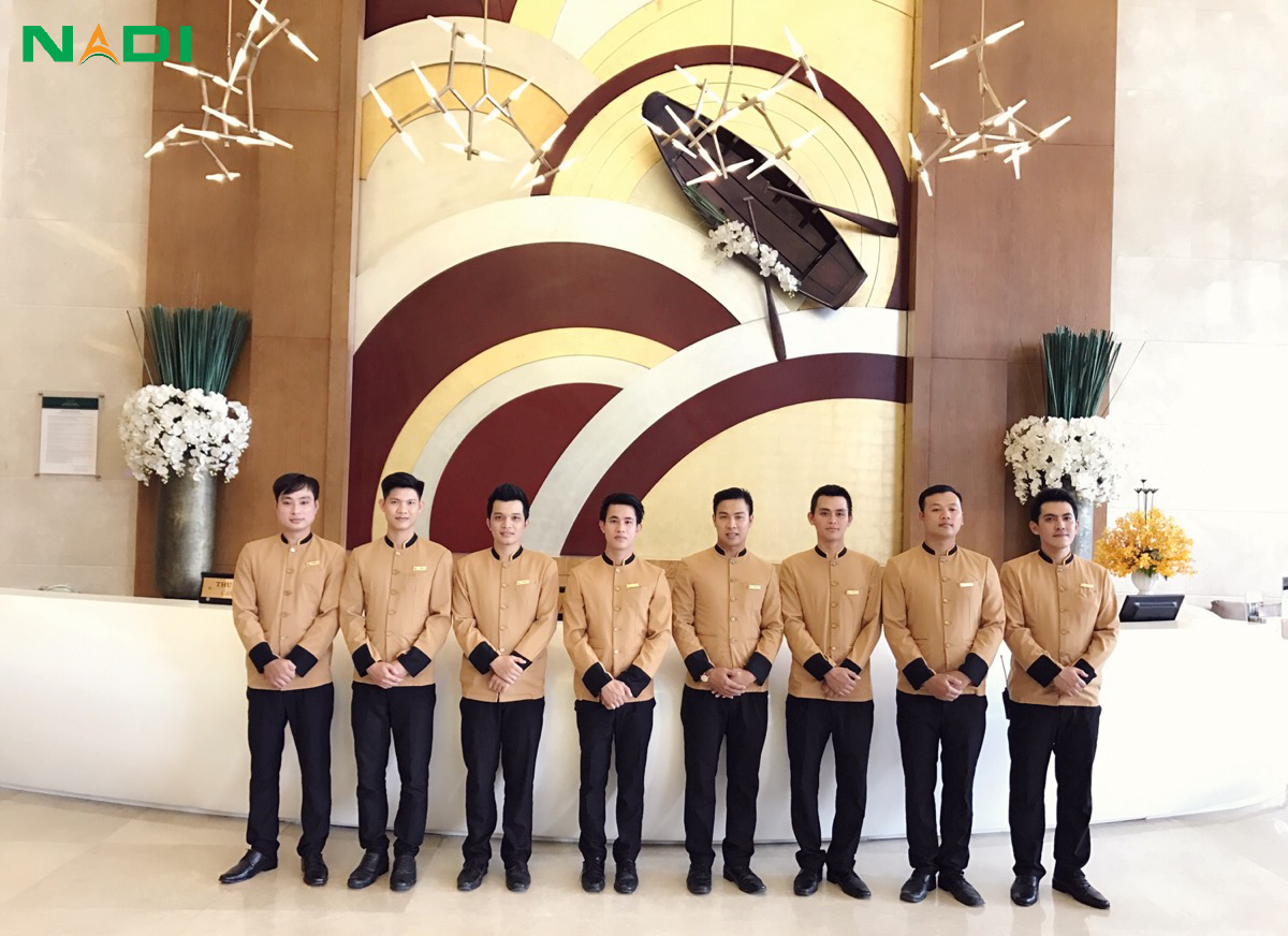 Đồng phục khách sạn là một trong những yếu tố thể hiện sự chuyên nghiệp của khách sạn