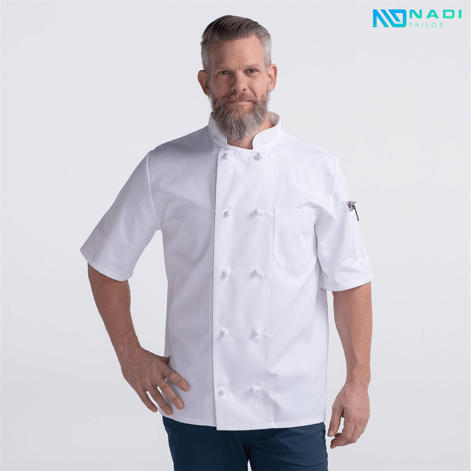 Mẫu áo đồng phục bếp trưởng hiện đại, ngắn tay thể hiện sự linh hoạt
